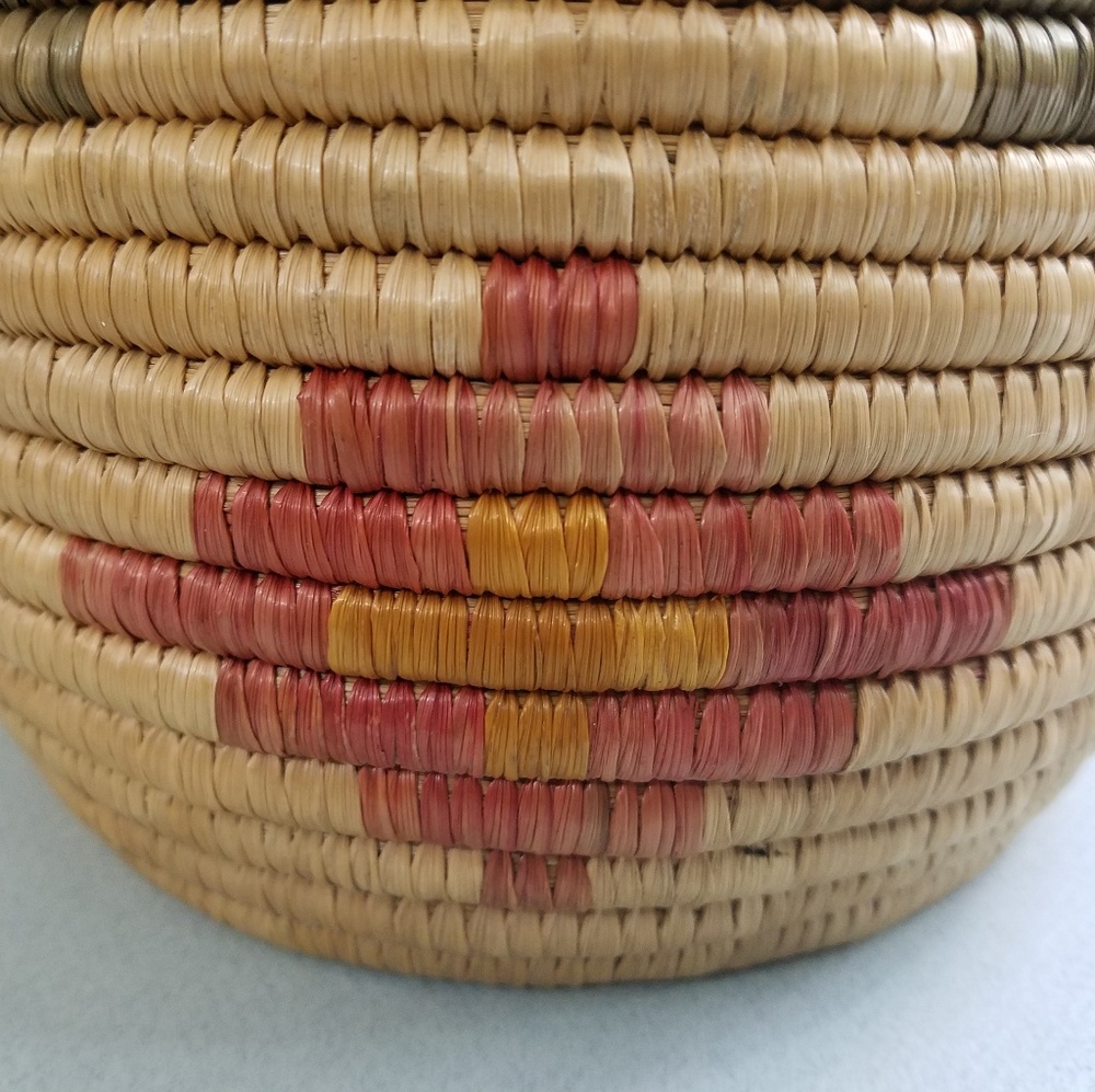 SOLD!! Vintage Handwoven Alaskan Inuit Basket - Picture 7 of 7